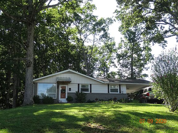 3rd image of 206 Lakeshore Dr