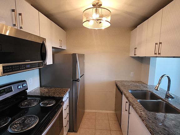5th image of 438 Seymour St #2803