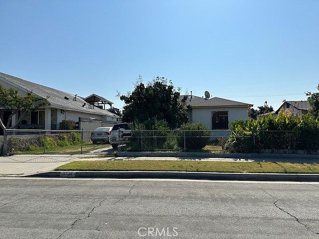 1st image of 3726 Ellis Ln