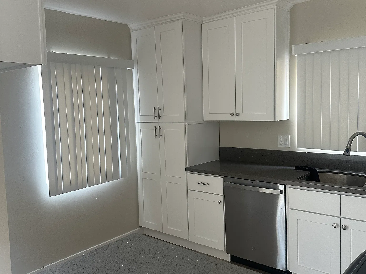 3 bed, 1000 sqft, $3,600 — Photo 2