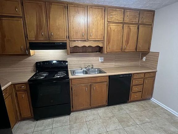 5th image of 396 Dixie Ct