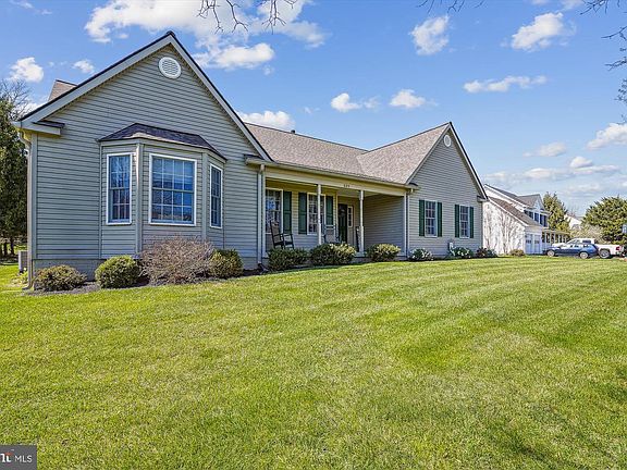 2nd image of 625 Elliot Dr