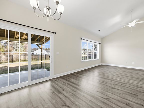 4th image of 908 Sandridge Rd.