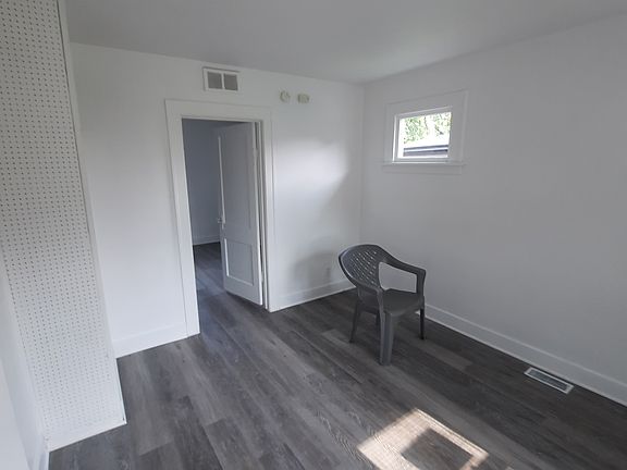 5th image of 1222 N Prairie Ave