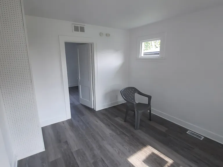 1222 N Prairie Ave — Photo 5