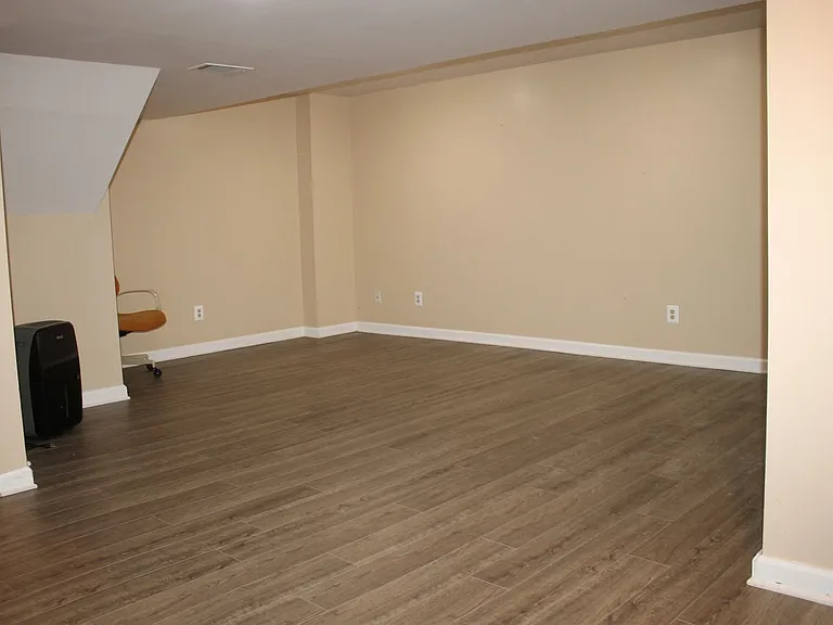 24 Ovelton Ave — Photo 7