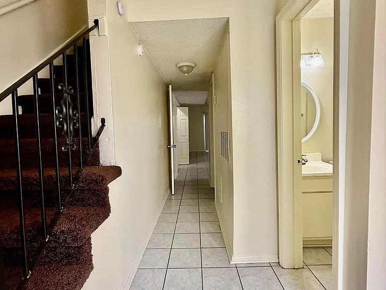 1620 Newport Pl #D — Photo 9