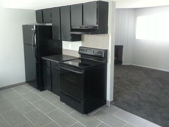 3rd image of 2596 E Canterbury Ln