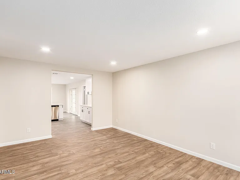 518 N Pepperwood Ct — Photo 4