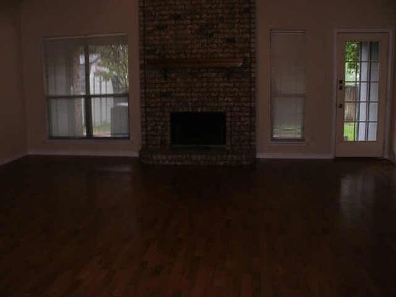 4th image of 1704 Greenbend Dr