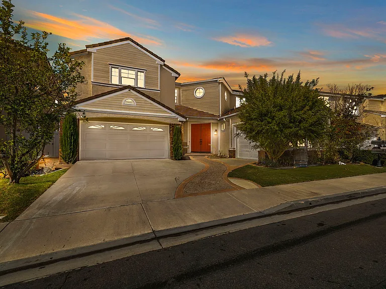 2438 Calle Aquamarina — Photo 3