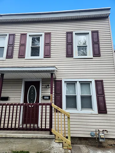 327 E Scull St Photo 1