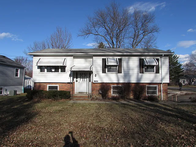5747 Decker Rd photo 1