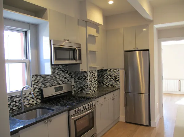196 Green St APT 3L, Brooklyn, NY 11222