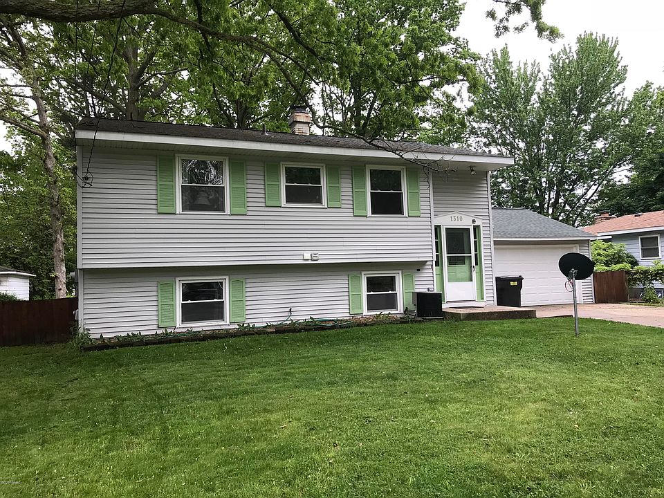 1st image of 1310 Brookmark St SE