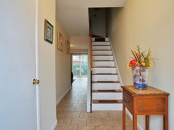 3rd image of 88 Sea Gate Ct