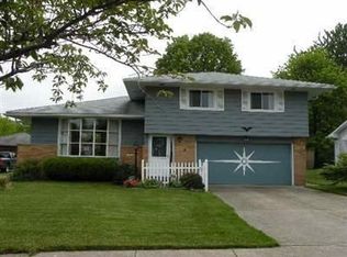 21781 Overlook Dr, Fairview Park, OH