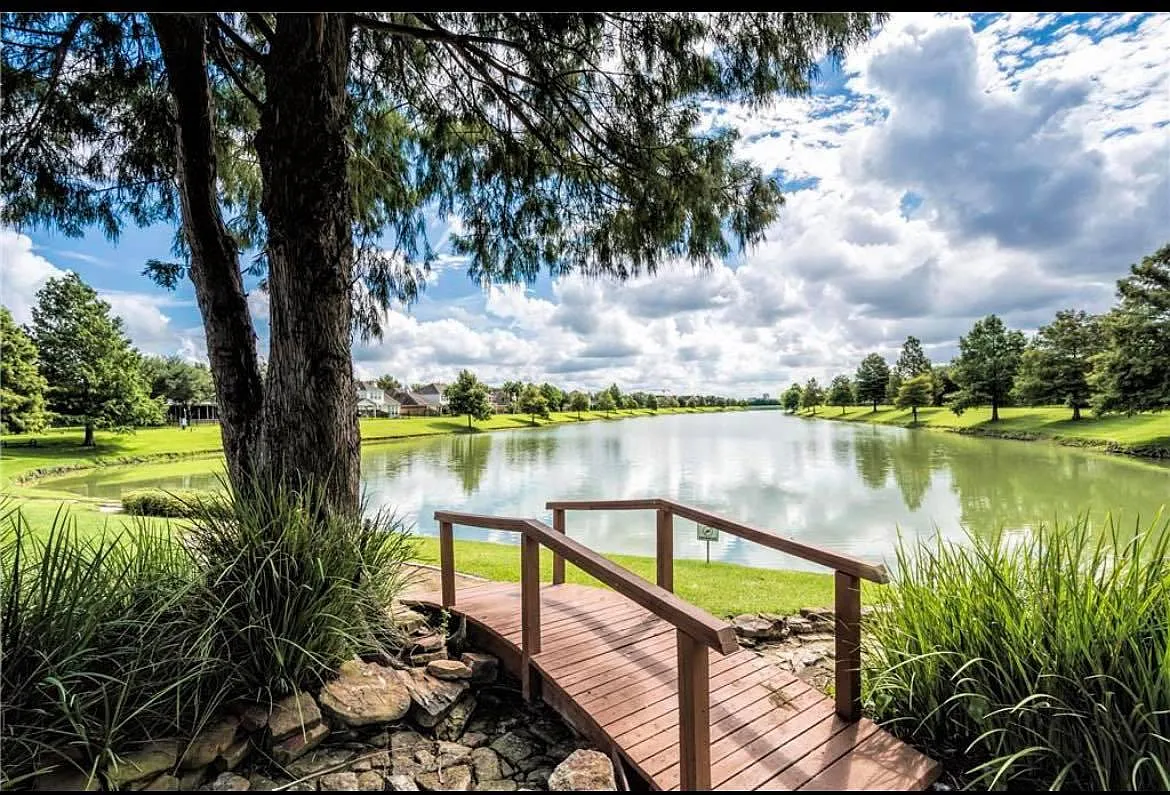 3827 Shady Breeze Dr — Photo 3