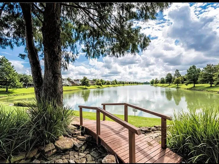 3827 Shady Breeze Dr — Photo 3