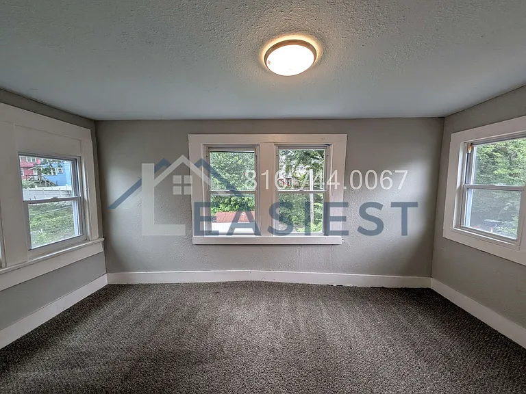 4028 Indiana Ave — Photo 13