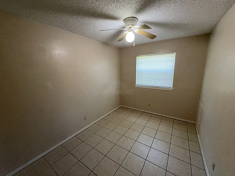 2110 Hinkle Ave — Photo 12