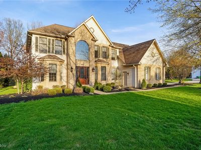 565 Parkside Dr, Avon Lake, OH, 44012