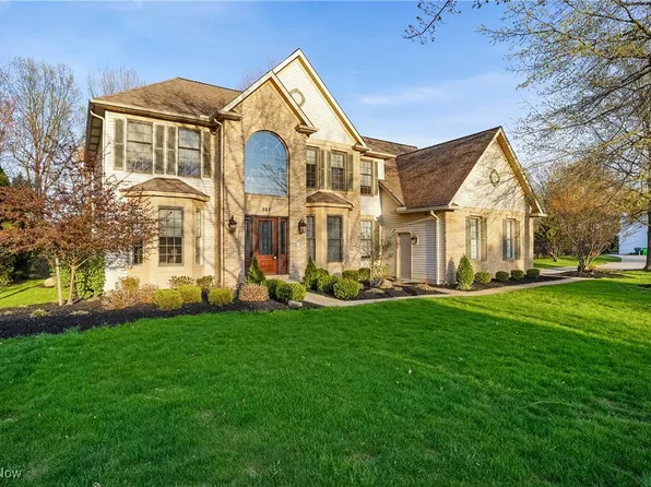 565 Parkside Dr, Avon Lake, OH 44012