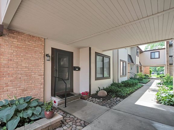 4th image of 1734 Henley St APT 4