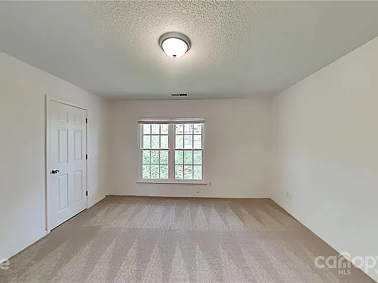 8027 Stoneham Ct — Photo 7