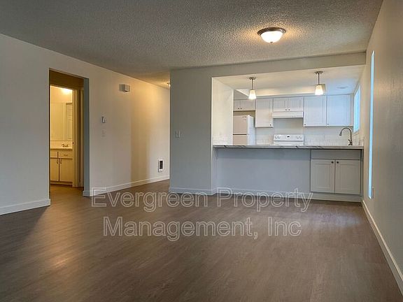 5th image of 2151 West Ave #257