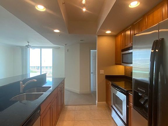 3rd image of 800 N Tamiami Trl Unit 512