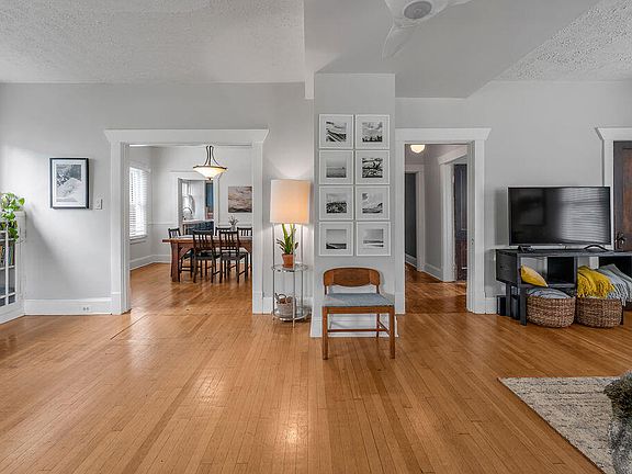 3rd image of 714 Aurora Ave