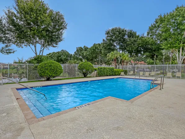 971 Summit Lake Drive, West Palm Beach, FL 33406