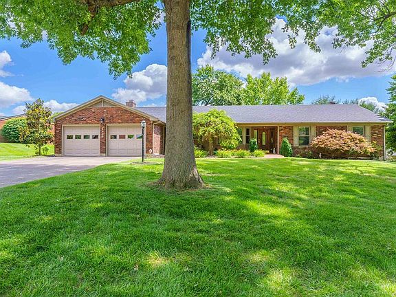 2nd image of 2333 Crescent Hill Dr