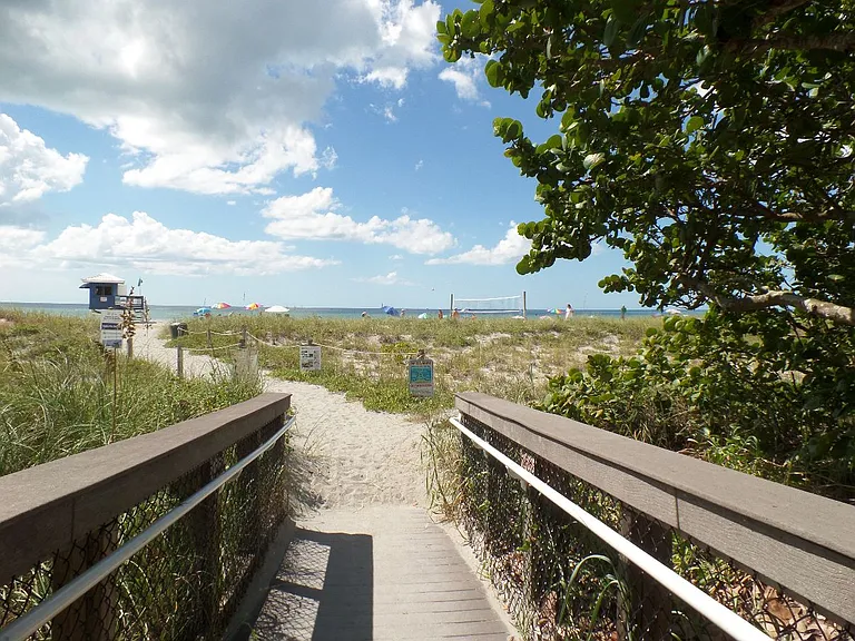 Walkway to Venice Beach