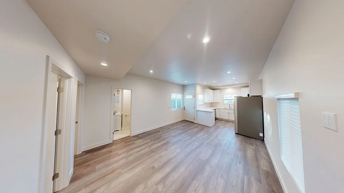 Building Photo - 5106 E Falls View Dr