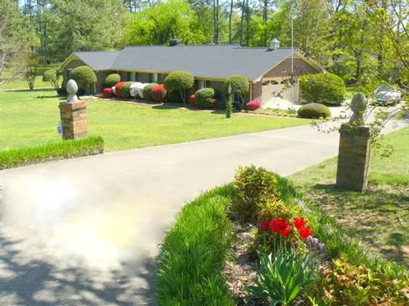 Manor Dr, Fayetteville, TN 37334
