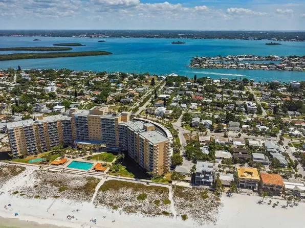 880 Mandalay Ave APT S704, Clearwater, FL 33767
