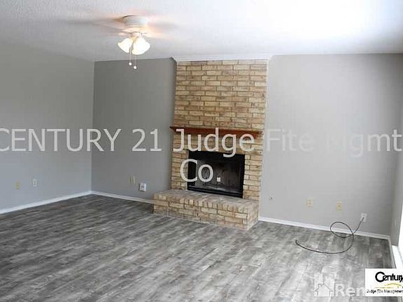 3rd image of 864 Chaparral Dr