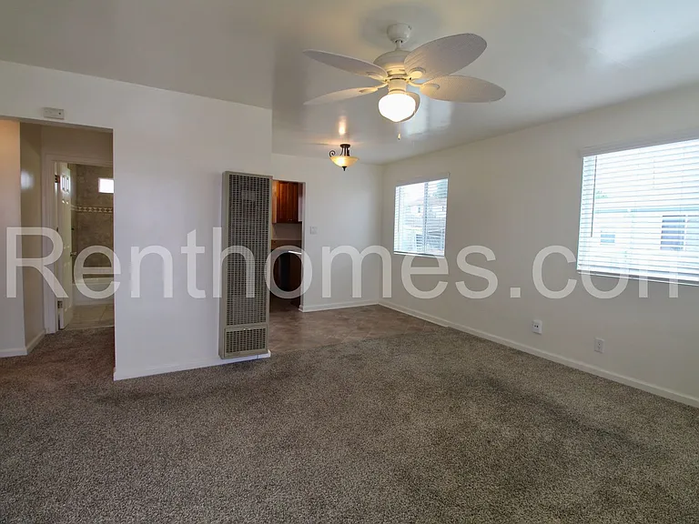 2345 Comstock St — Photo 2