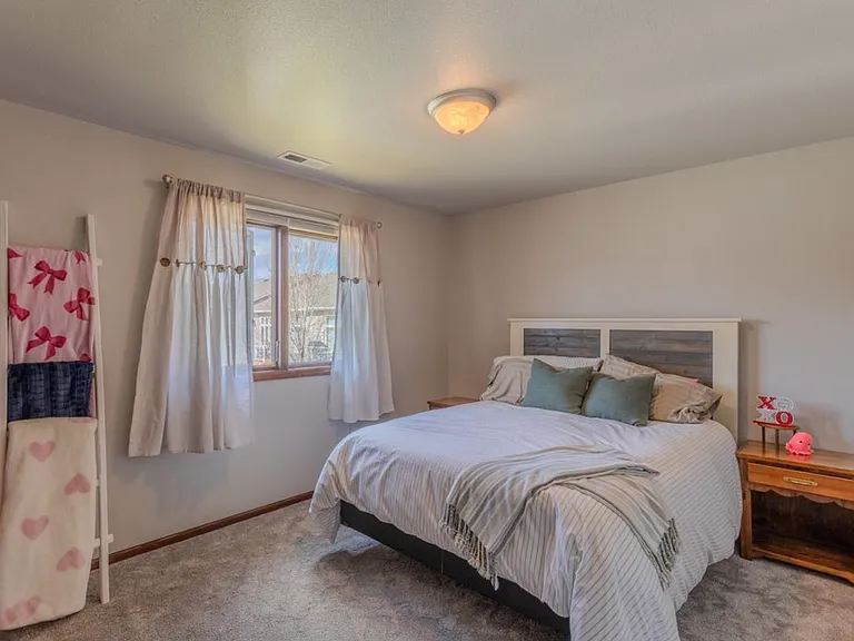 1770 E Calgary Ave — Photo 7
