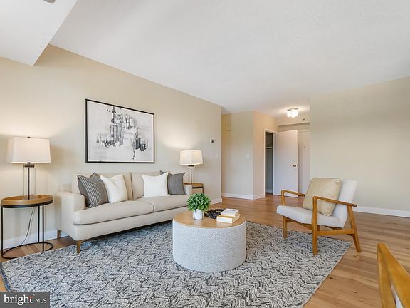 5th image of 1805 Crystal Dr APT 407S