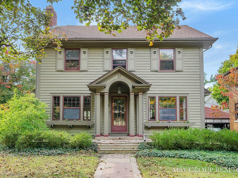 1st image of 557 Rosewood Ave SE