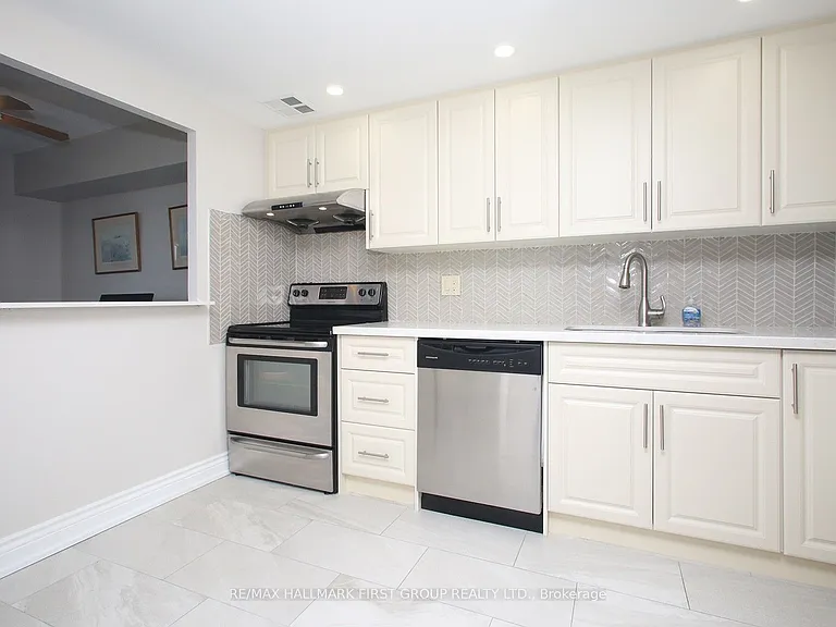20 Dean Park Rd #505 — Photo 7