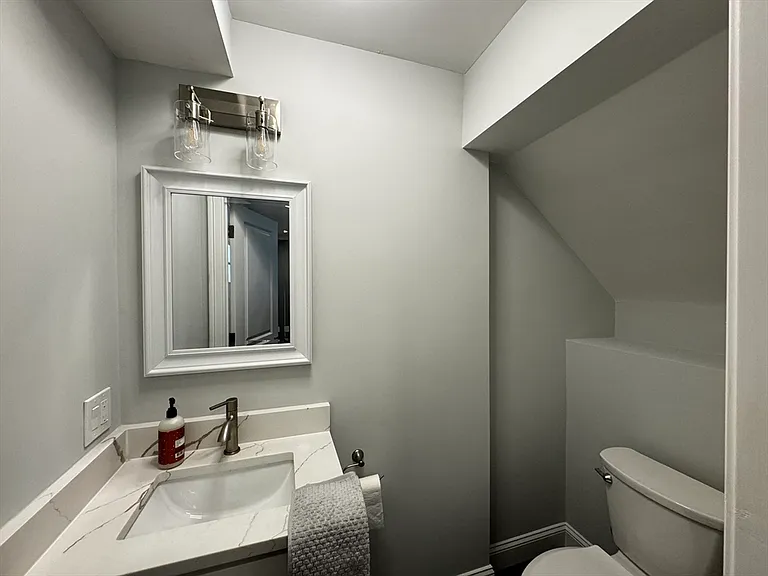 33 Hamilton St #1 — Photo 16