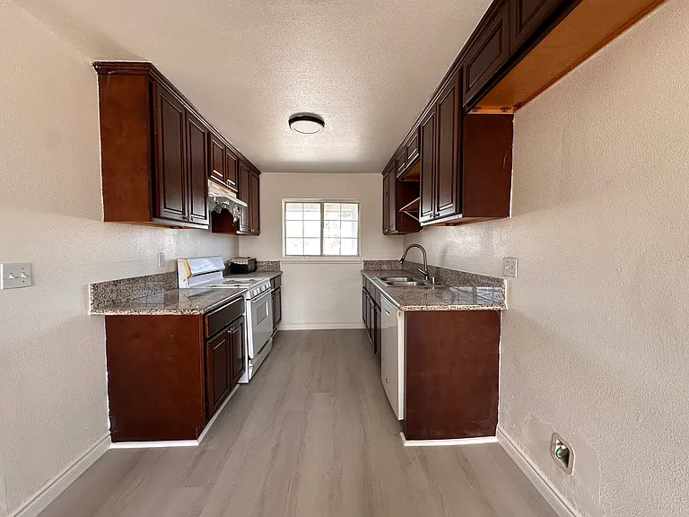 2146 Cantaria Ave — Photo 6