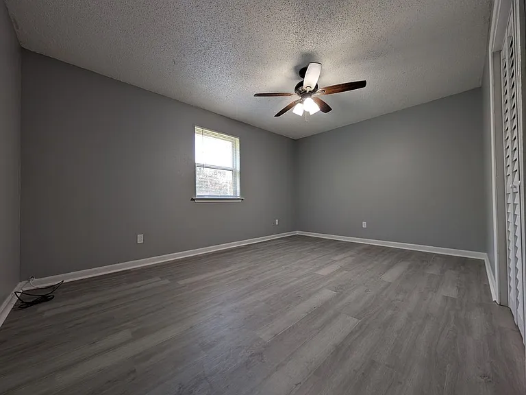 2113 S Sugar Ridge Dr — Photo 3