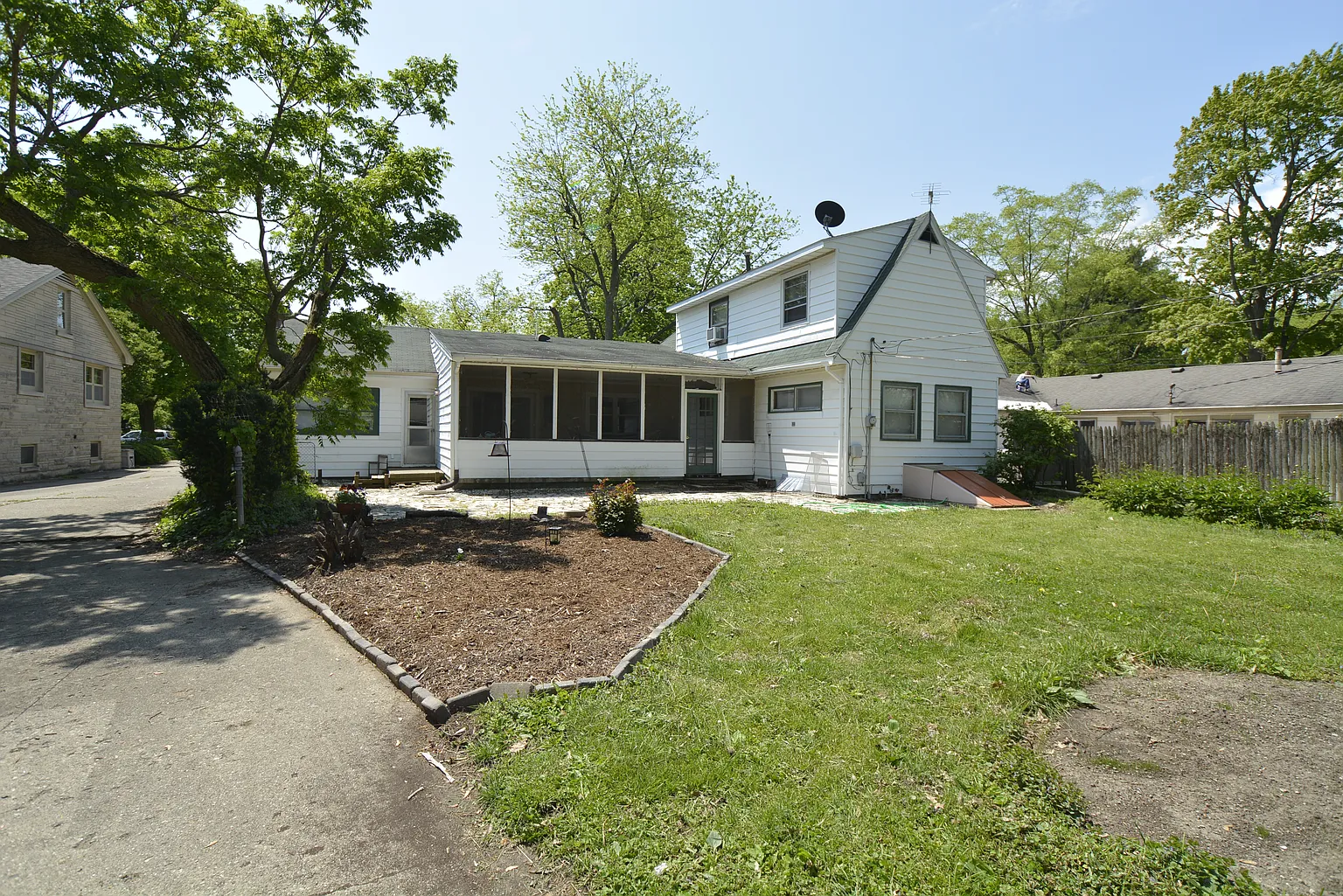 104 E Pennsylvania Ave photo 1