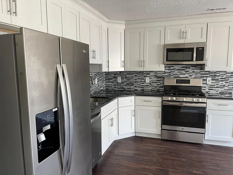 75 Prestwick Way — Photo 4