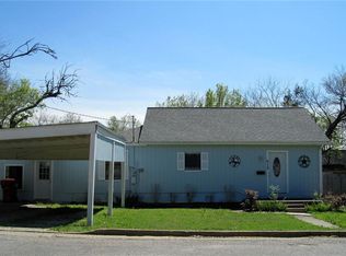 513 Pendleton St, Farmersville, TX 75442